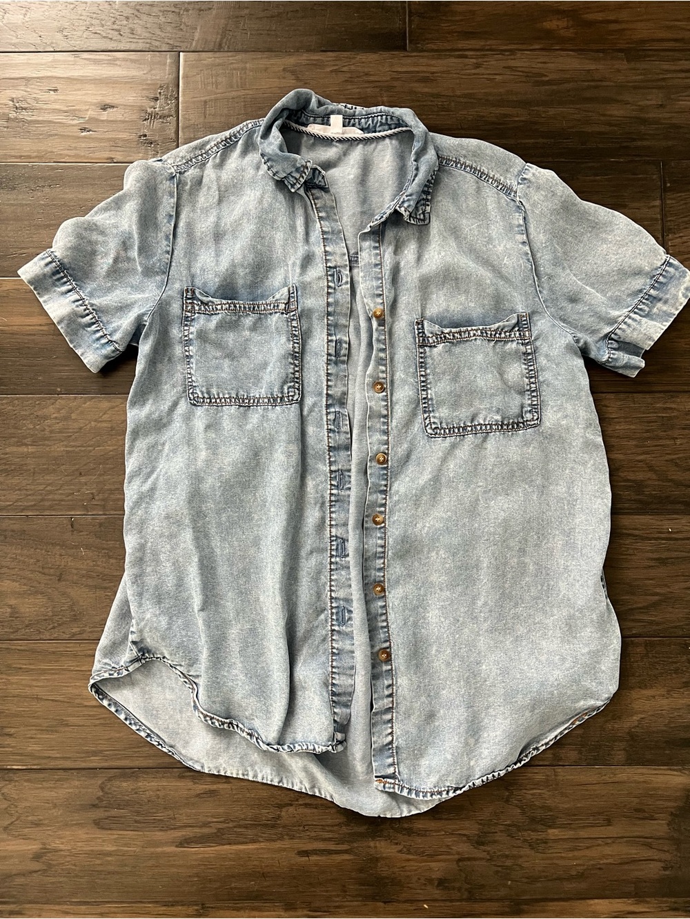 Light Blue Washed Denim Short-Sleeve Shirt - Men's Casual Button-Up